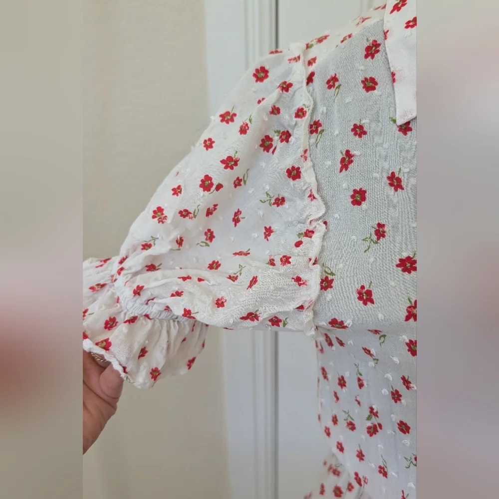 Skylar + Madison White Dress with Red Floral Pattern Size Small - Picture 3 of 10